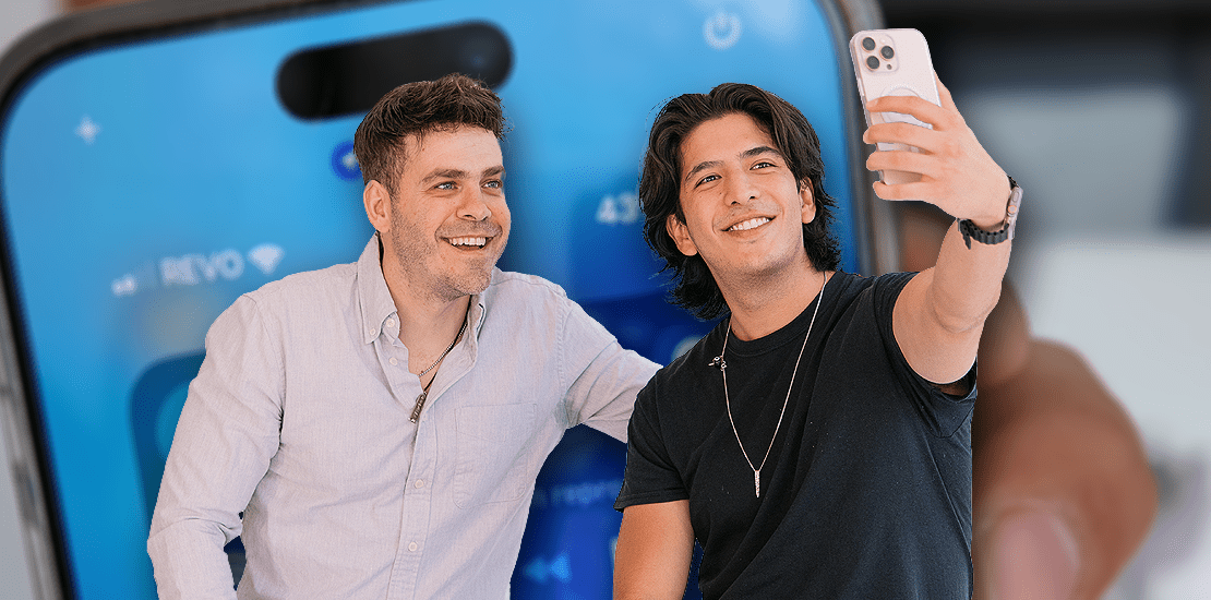 Jimmy Álvarez and Andrés Neshudo MVNO REVO Content creators Jimmy Álvarez (left) and Andrés Neshudo (right) taking a selfie, with a smartphone in the background showing the REVO network carrier.